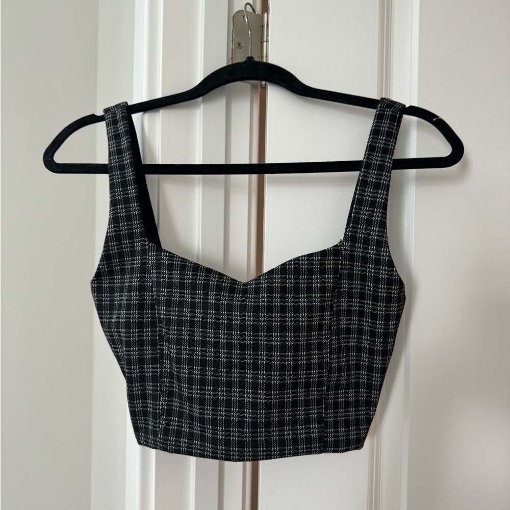 Size small crop top never worn Forever21
